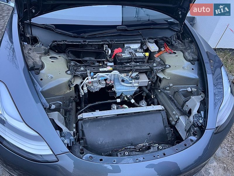 Седан Tesla Model 3 2020 в Львове