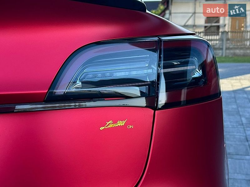 Седан Tesla Model 3 2019 в Львове