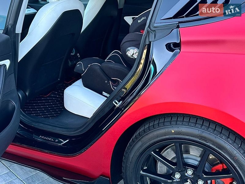 Седан Tesla Model 3 2019 в Львові фото 46 Седан Tesla Model 3 2019 в Львові