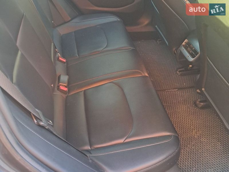 Седан Tesla Model 3 2018 в Луцке
