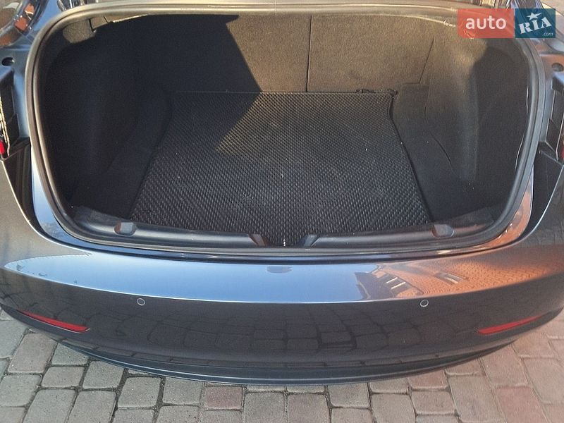 Седан Tesla Model 3 2018 в Луцке