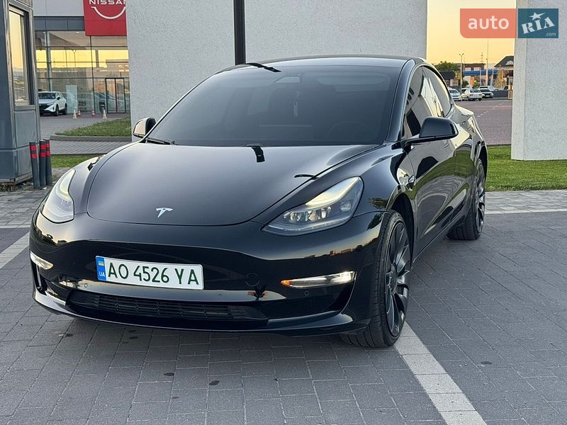 Седан Tesla Model 3 2021 в Мукачево