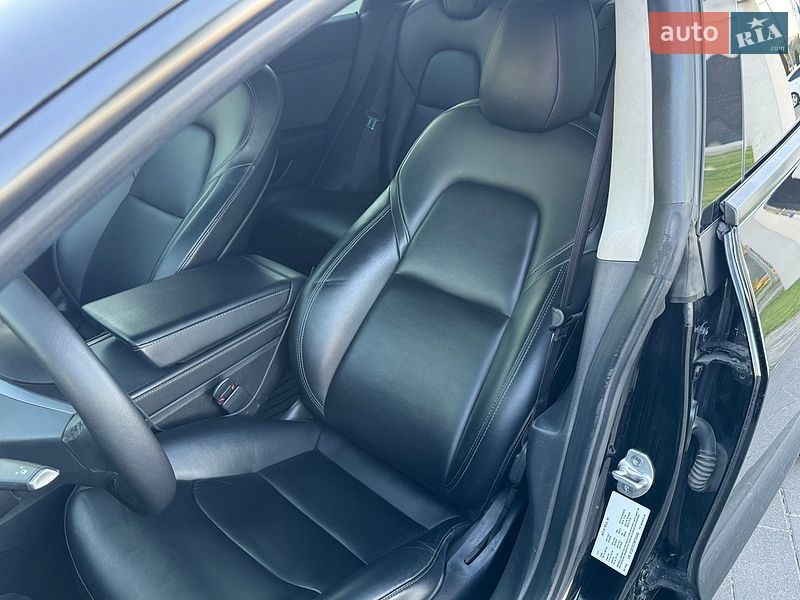 Седан Tesla Model 3 2021 в Мукачево