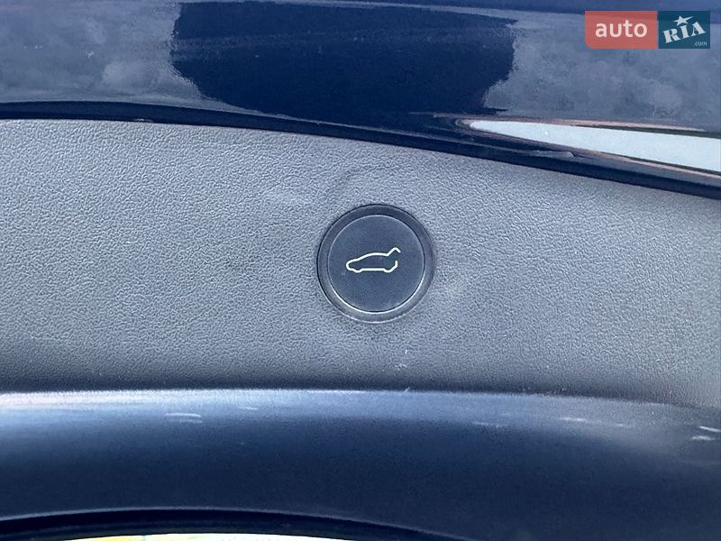Седан Tesla Model 3 2021 в Мукачево