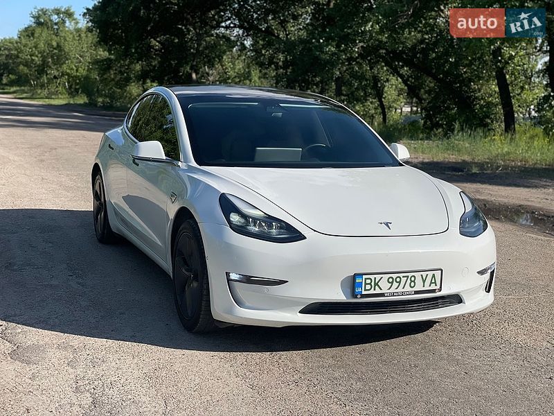 Седан Tesla Model 3 2019 в Кам'янському