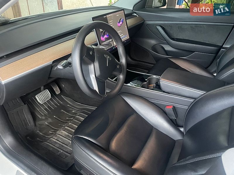 Седан Tesla Model 3 2019 в Кам'янському