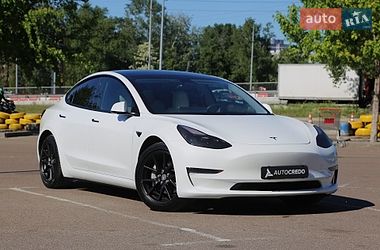 Седан Tesla Model 3 2022 в Києві