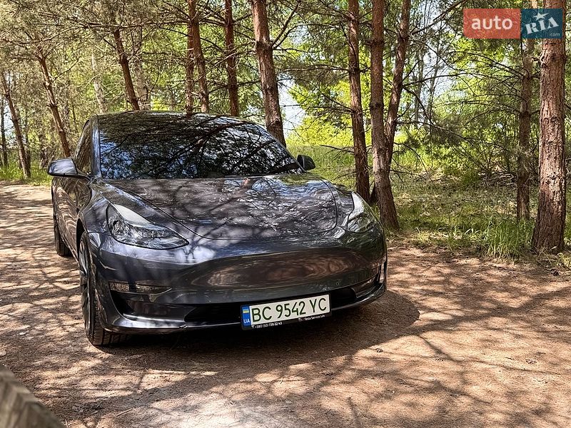Седан Tesla Model 3 2022 в Львове