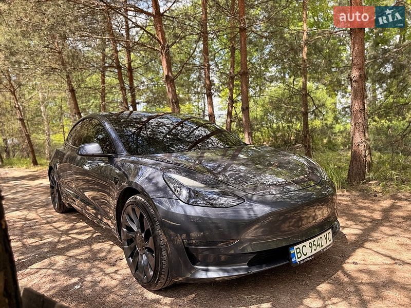 Седан Tesla Model 3 2022 в Львове