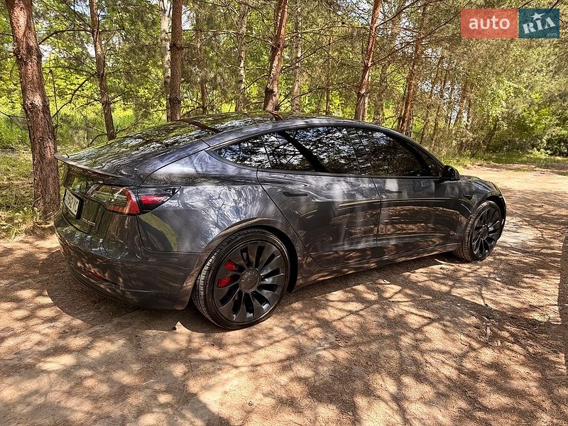 Седан Tesla Model 3 2022 в Львове