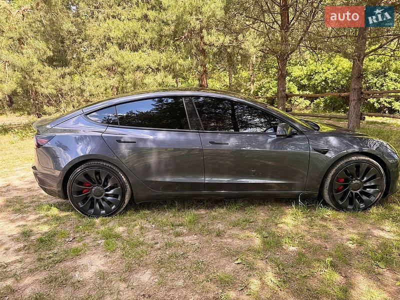 Седан Tesla Model 3 2022 в Львове