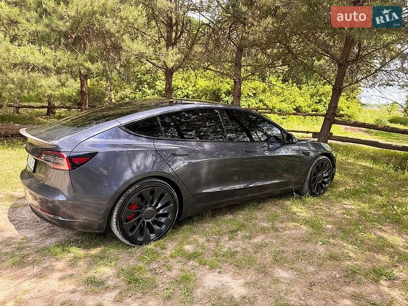 Седан Tesla Model 3 2022 в Львове