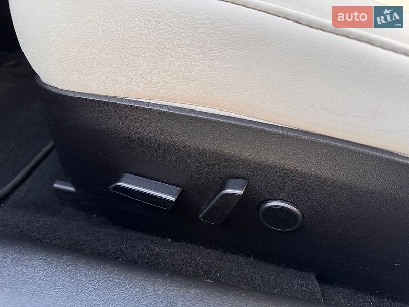 Седан Tesla Model 3 2022 в Львове