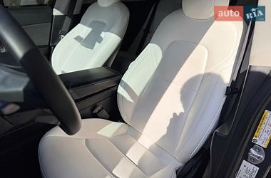 Седан Tesla Model 3 2022 в Львове