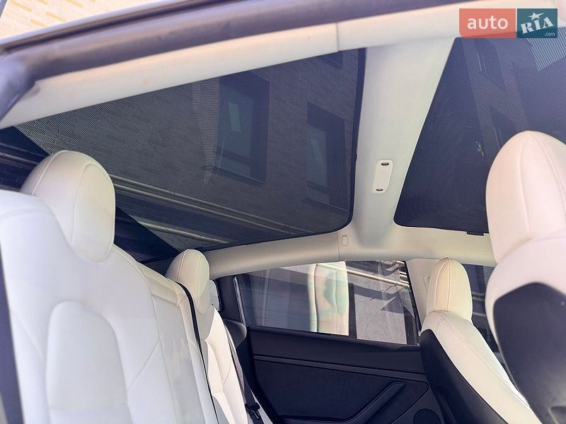 Седан Tesla Model 3 2022 в Львове