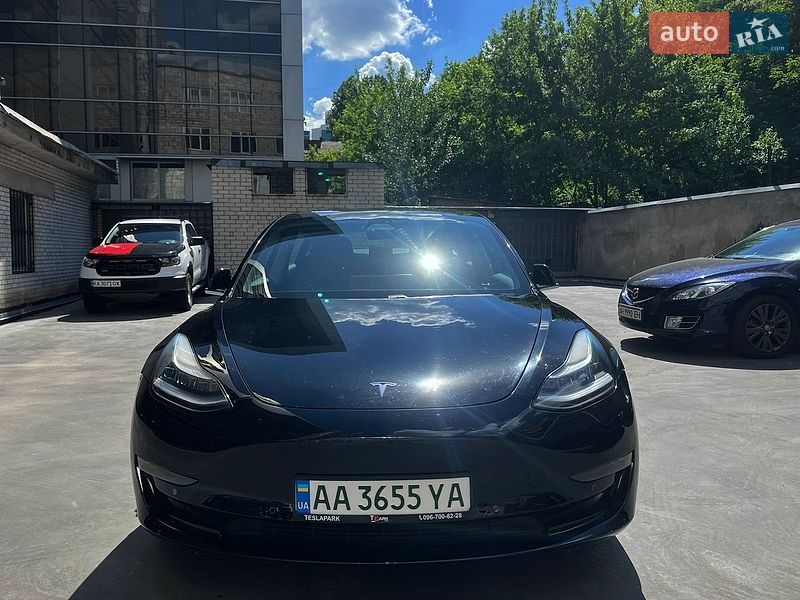 Седан Tesla Model 3 2018 в Киеве
