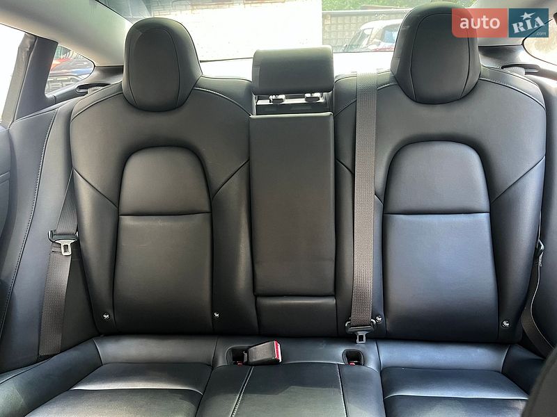Седан Tesla Model 3 2018 в Киеве