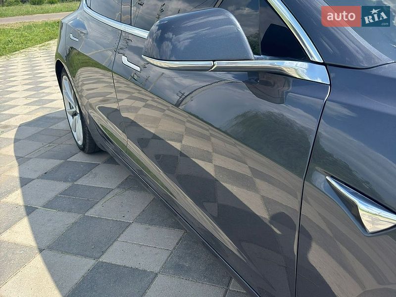 Седан Tesla Model 3 2018 в Самборе