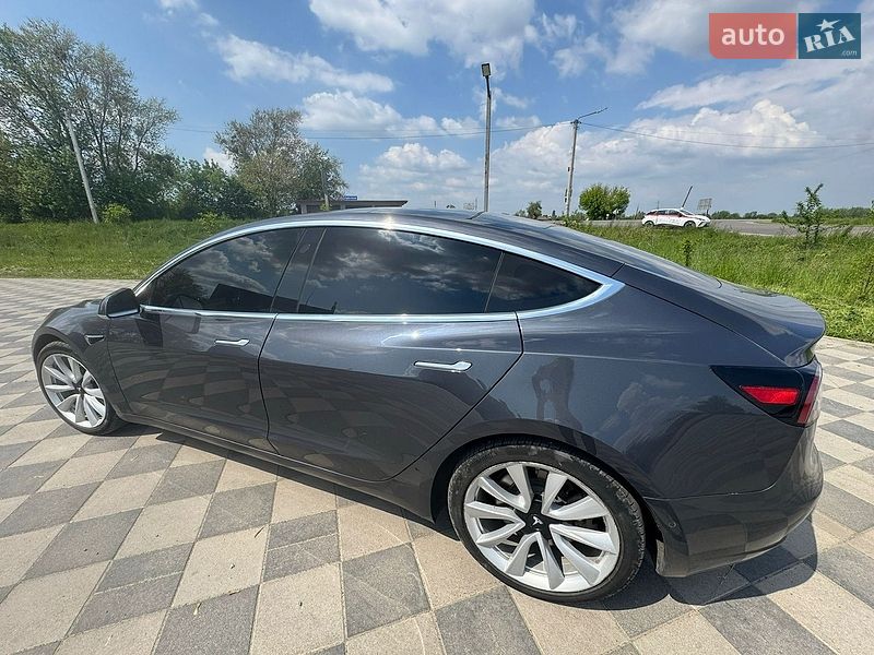 Седан Tesla Model 3 2018 в Самборе