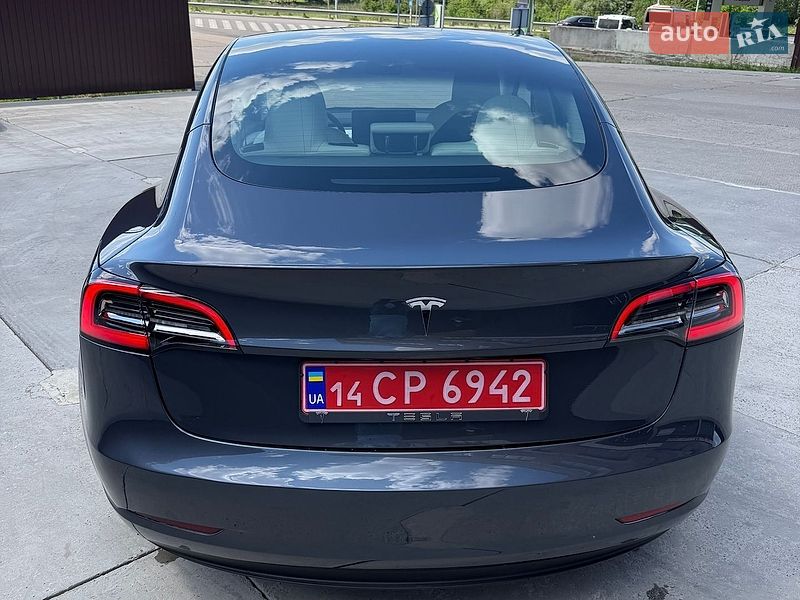 Седан Tesla Model 3 2023 в Львові