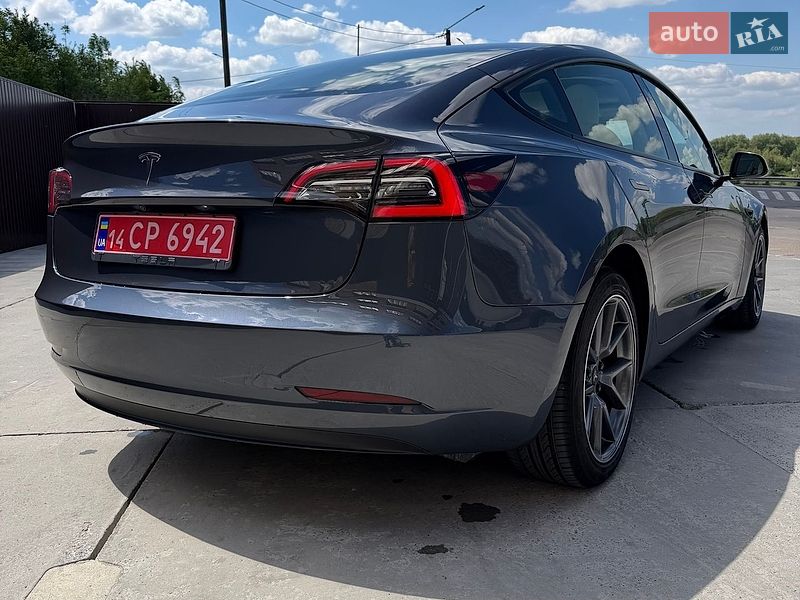 Седан Tesla Model 3 2023 в Львові