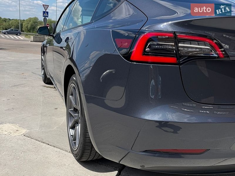 Седан Tesla Model 3 2023 в Львові