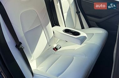 Седан Tesla Model 3 2023 в Львові