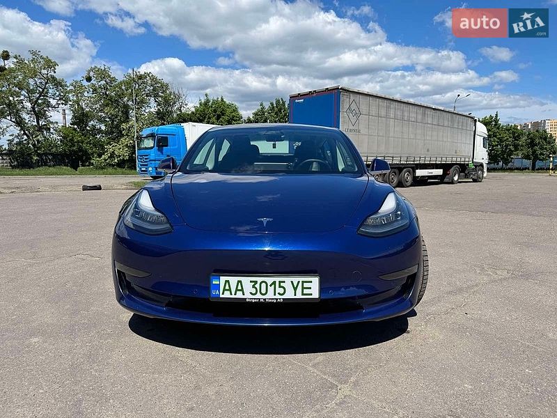 Седан Tesla Model 3 2020 в Киеве