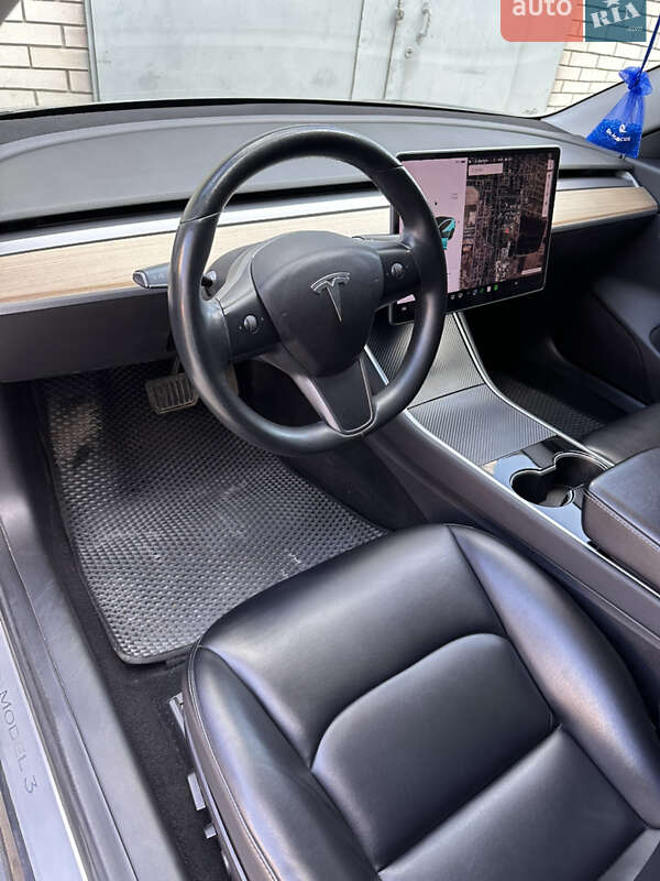 Седан Tesla Model 3 2018 в Святопетрівське