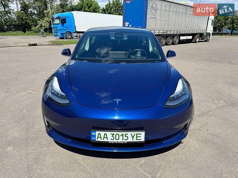 Седан Tesla Model 3 2020 в Киеве