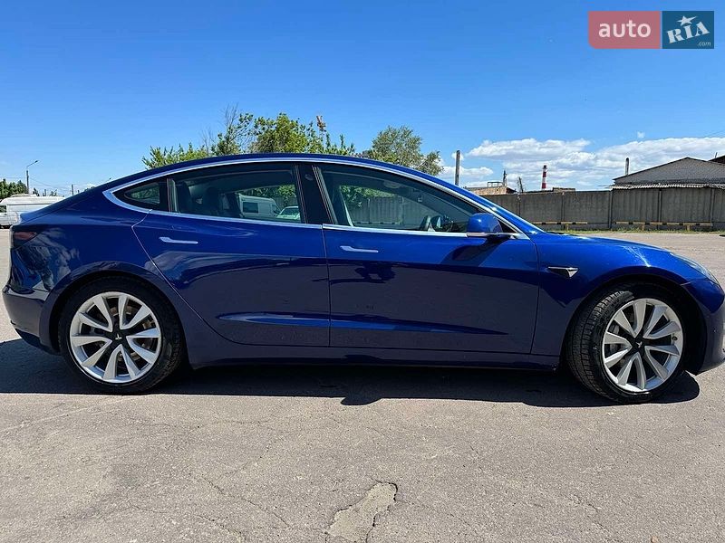 Седан Tesla Model 3 2020 в Киеве