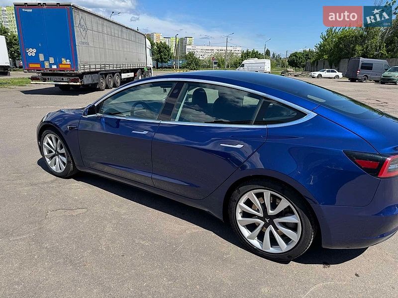 Седан Tesla Model 3 2020 в Киеве