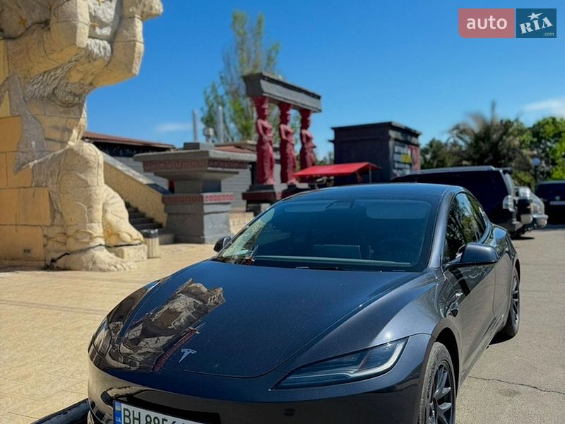 Tesla Model 3 2024