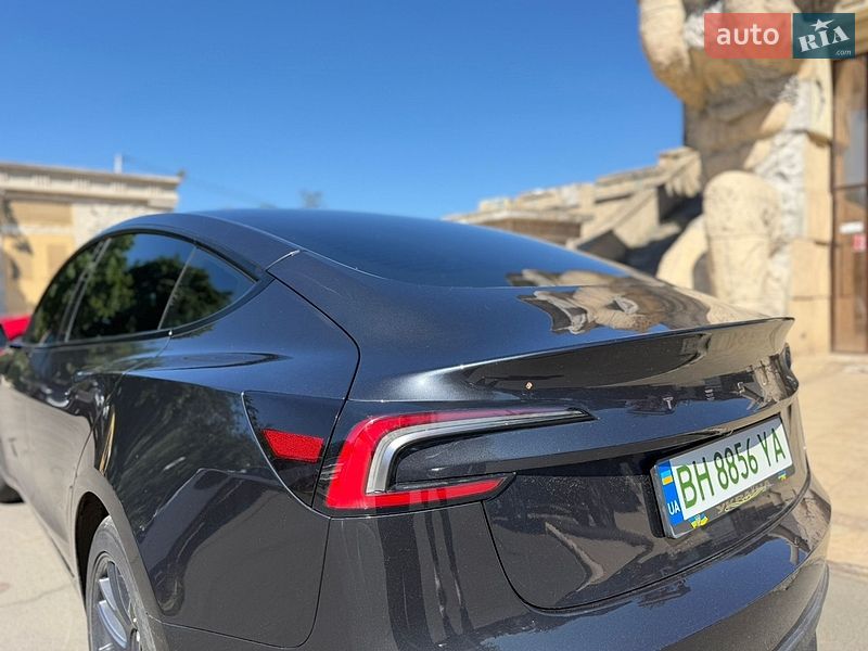 Седан Tesla Model 3 2024 в Одесі