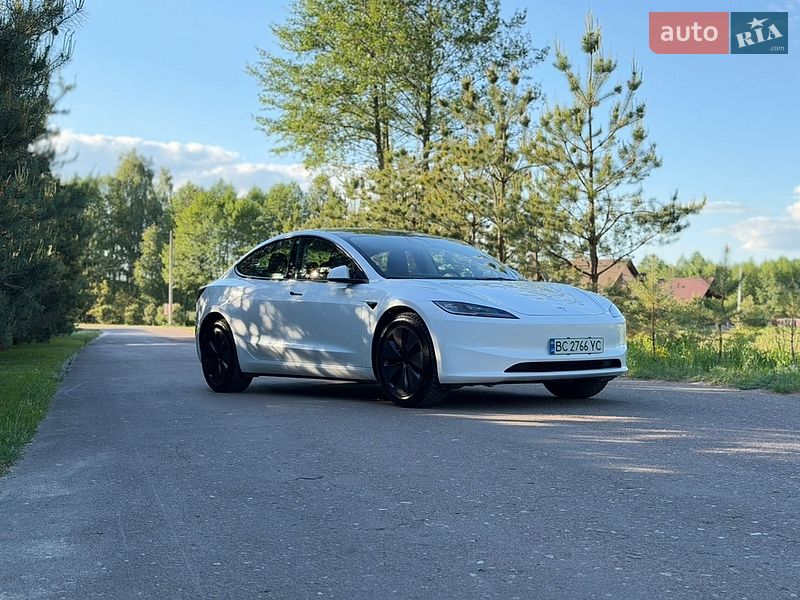 Tesla Model 3 2024
