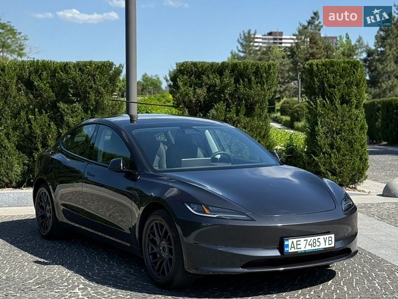 Седан Tesla Model 3 2025 в Днепре