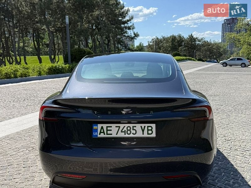 Седан Tesla Model 3 2025 в Днепре