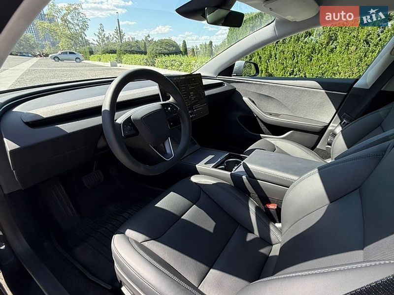 Седан Tesla Model 3 2025 в Днепре