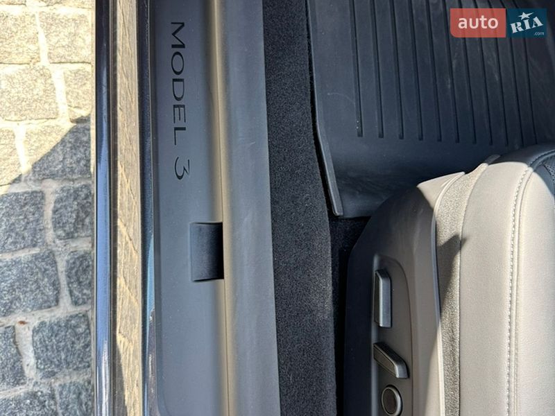 Седан Tesla Model 3 2025 в Днепре