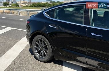 Седан Tesla Model 3 2019 в Рівному