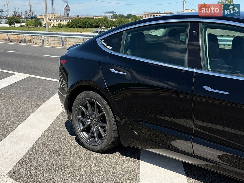Седан Tesla Model 3 2019 в Рівному