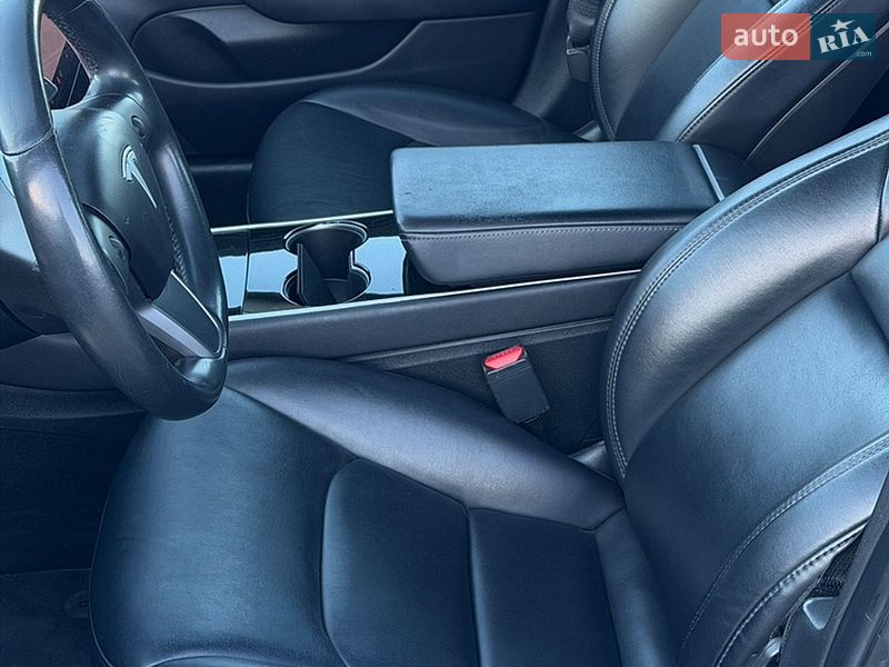 Седан Tesla Model 3 2019 в Рівному