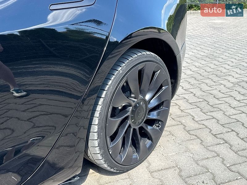 Седан Tesla Model 3 2022 в Стрые