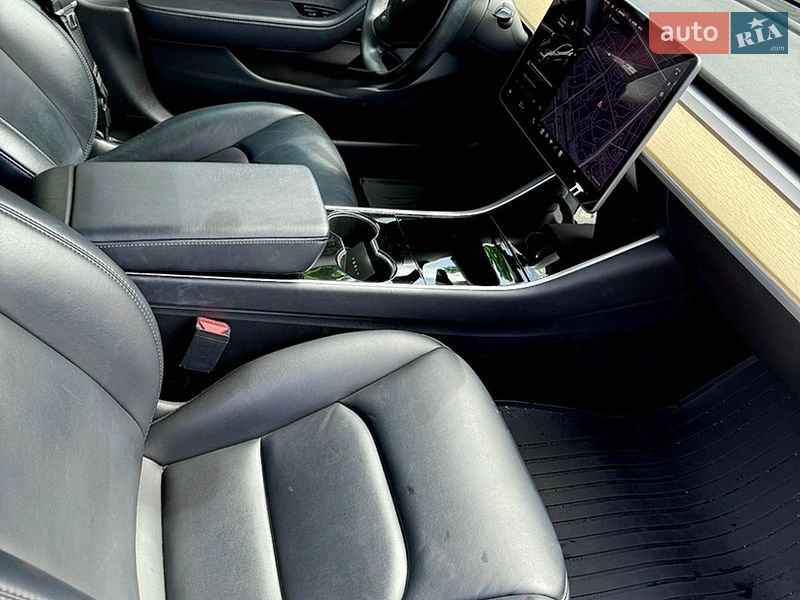 Седан Tesla Model 3 2019 в Харкові