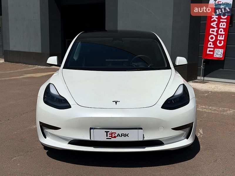 Седан Tesla Model 3 2023 в Киеве