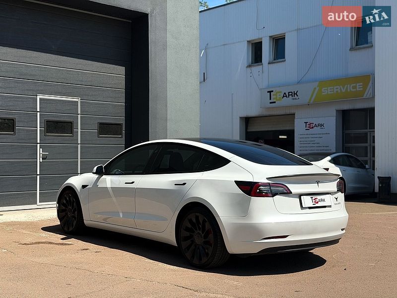Седан Tesla Model 3 2023 в Киеве