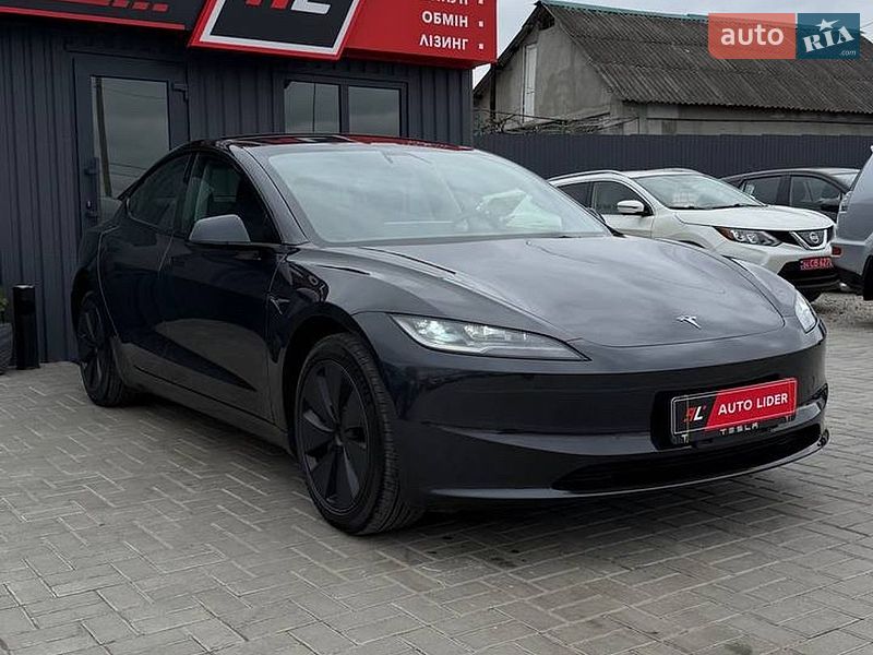 Седан Tesla Model 3 2024 в Кропивницькому