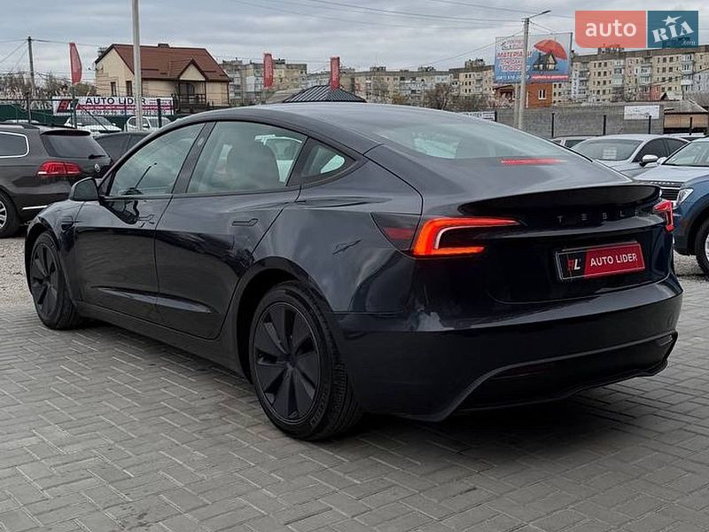 Седан Tesla Model 3 2024 в Кропивницькому