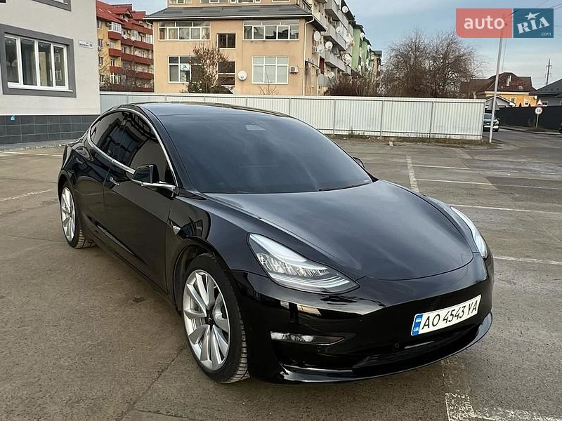Tesla Model 3 2020