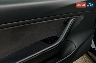 Седан Tesla Model 3 2020 в Львове